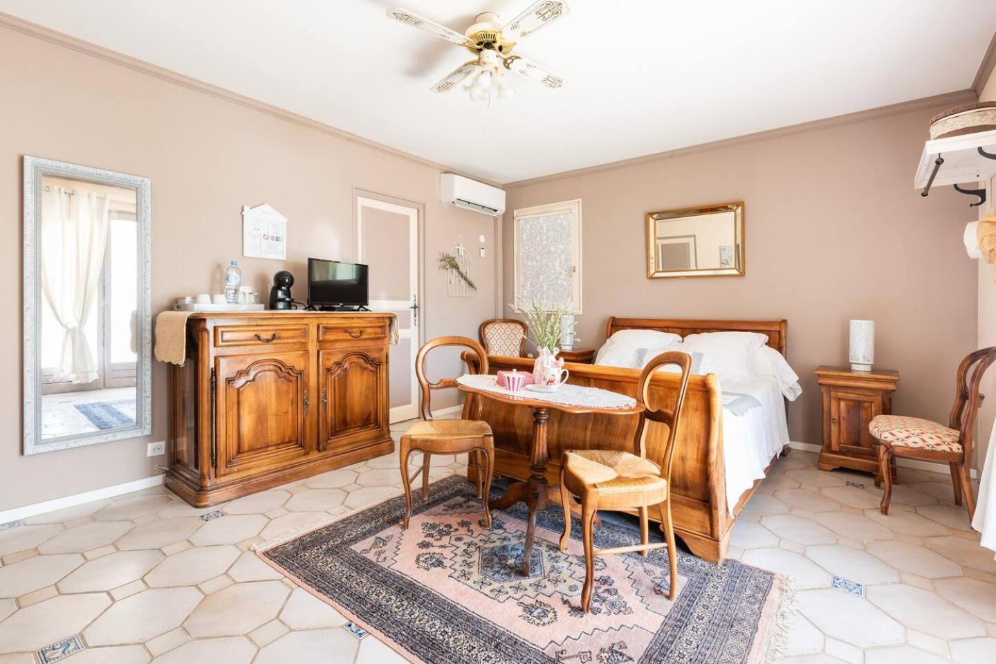 Chambre Et Table D'Hotes Villa Pomponette Nans-les-Pins Eksteriør billede